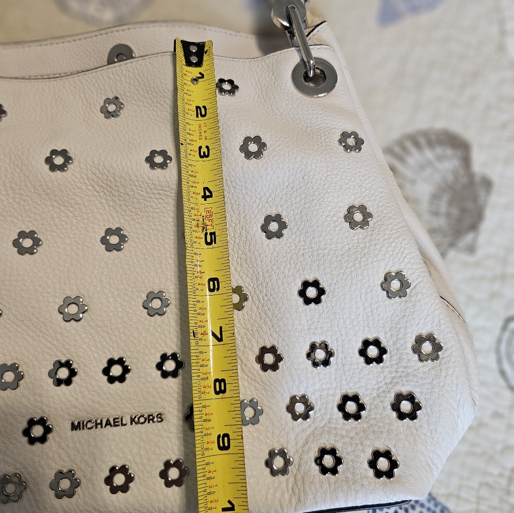 New Michael Kors Raven Flower Stud Large Should Bag - Picture 8 of 10